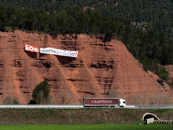 Evanescent landscapes, the yellow revolution